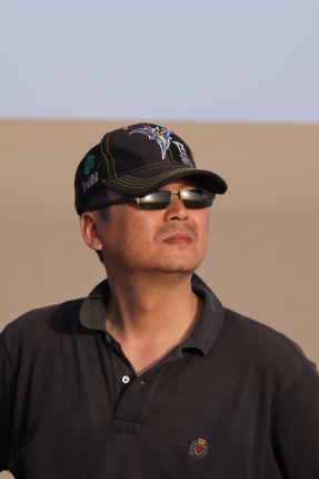 抽35的男人图片